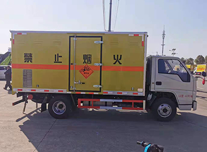 银海爆破器材运输车工人安全操作规范与智能技术保障